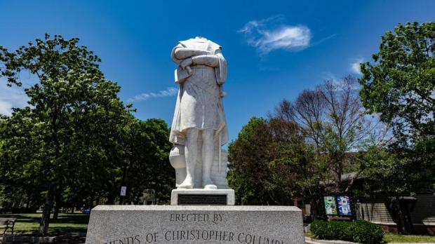 Columbus beheaded at Smithsonian Institute